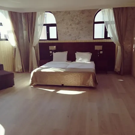 Hotel Plaza Hotel 3*