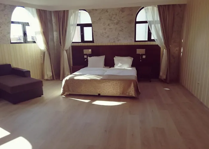 Хотел Плаза Хотел 3*